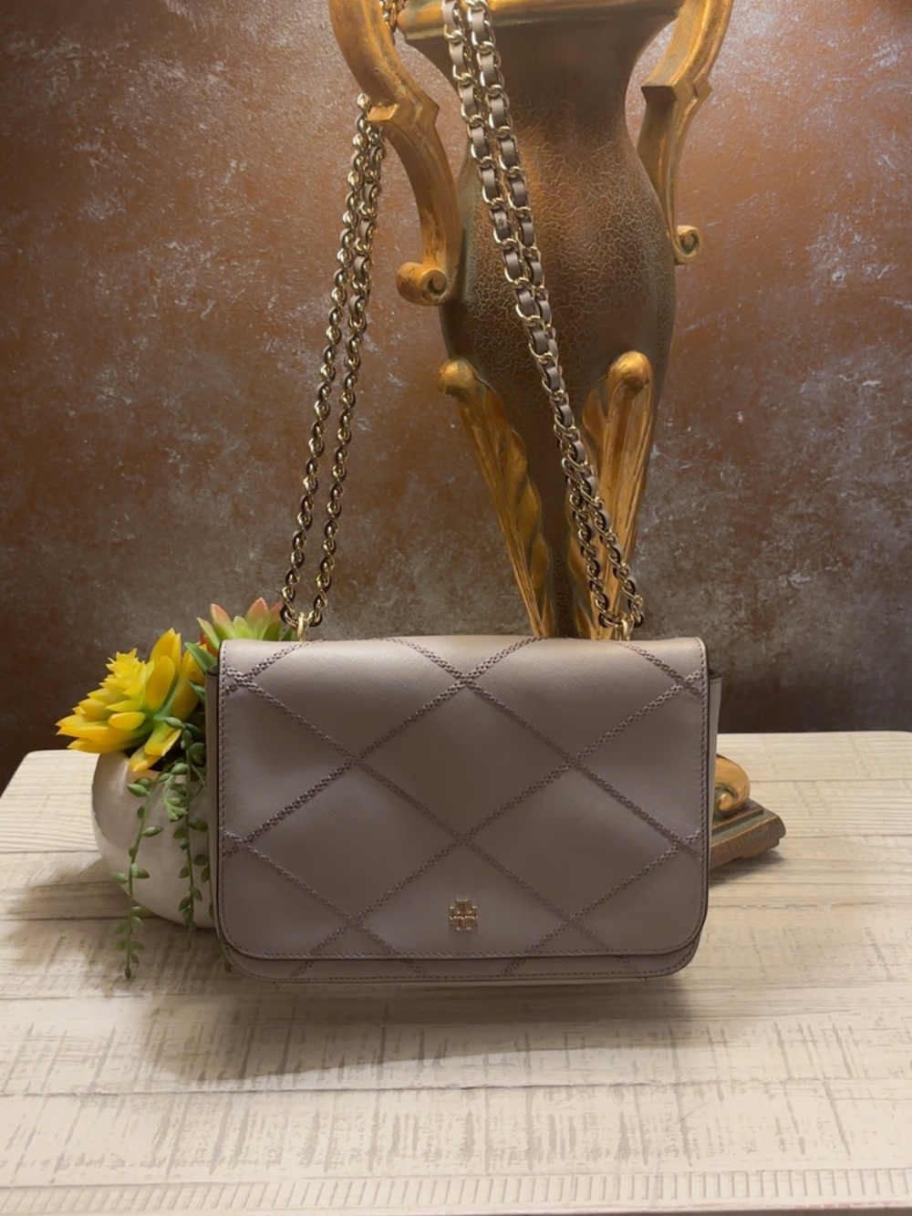 Gorgeous Like New ~ Tory Burch Quilted Leather Chain Shoulder Bag in Taupe